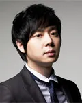 영화배우인 윤지건의 대표 이미지