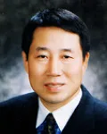 신문인인 윤상일의 대표 이미지