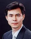 신문기자인 윤성국의 대표 이미지