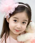 모델인 알레이나 일마즈의 대표 이미지