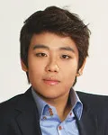 가수인 이윤의 대표 이미지