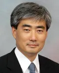 대학교수, (전직)정무직공무원인 신현송의 대표 이미지