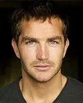 영화배우인 크리스찬 클락의 대표 이미지