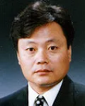 콘트라베이스연주가인 안동혁의 대표 이미지