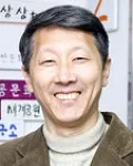 미술평론가인 최범의 대표 이미지
