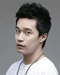 가수인 우디의 대표 이미지