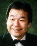 첼로연주가인 이구일의 대표 이미지