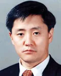 미술평론가인 김달진의 대표 이미지