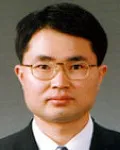 판사인 여운국의 대표 이미지