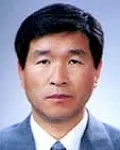 시인, 초등교원인 김춘만의 대표 이미지