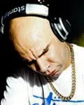 DJ인 골디의 대표 이미지