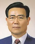 변호사, (전직)검사인 이용식의 대표 이미지