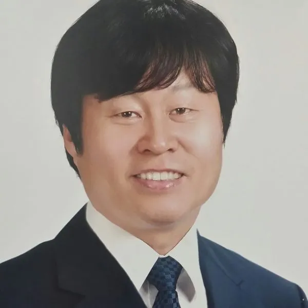 조각가 전) 대학 교수인 윤황식의 대표 이미지